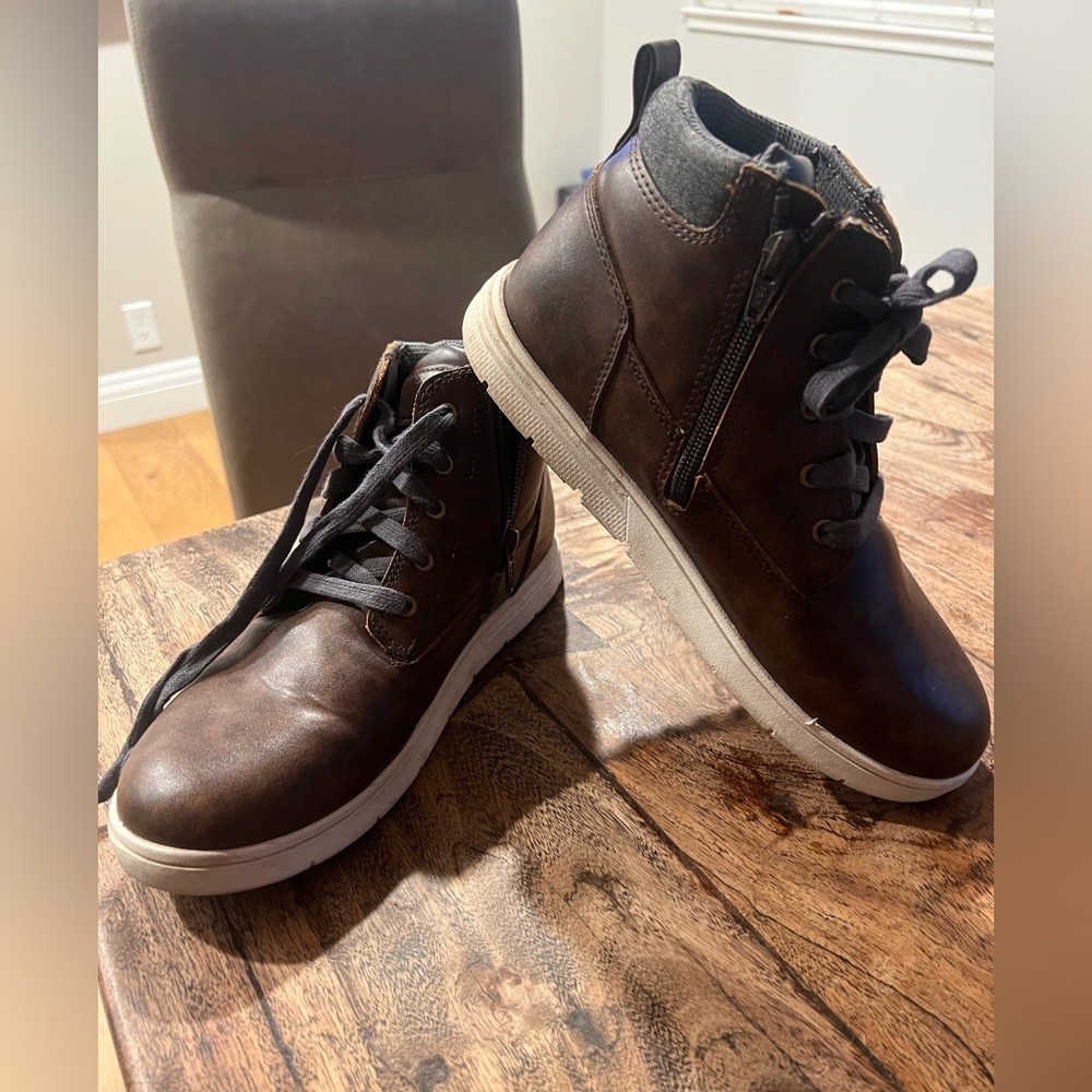 Cat & Jack Sneakers Shoes Hiking Boots Boys Youth Sz 6 Hadley Brown